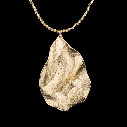 gold-plated-and-wavy-leaf-pendant-1920x1920-1657373315.jpg